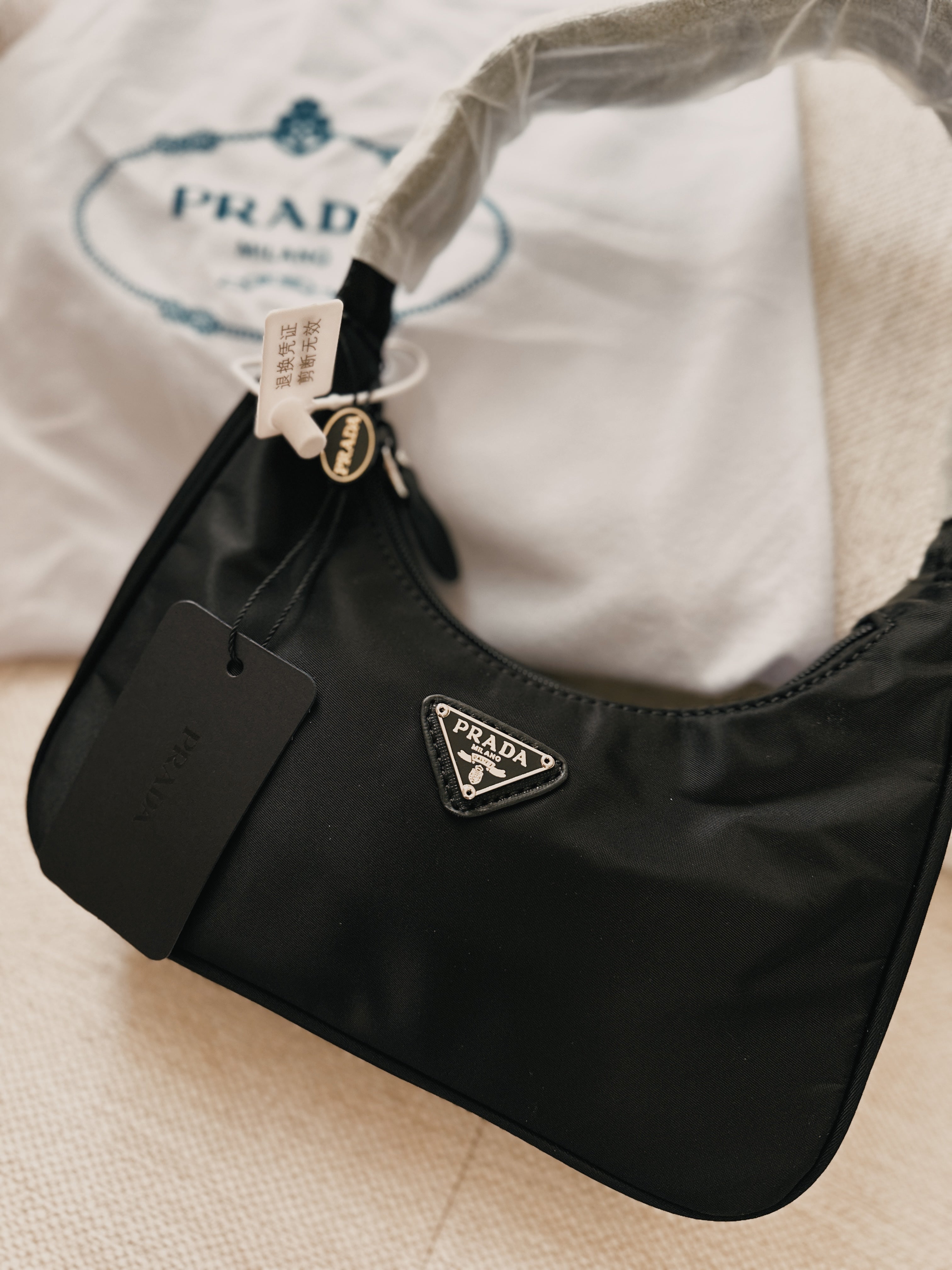 Re-Edition Nylon Handbag – MOVEINVOGUE